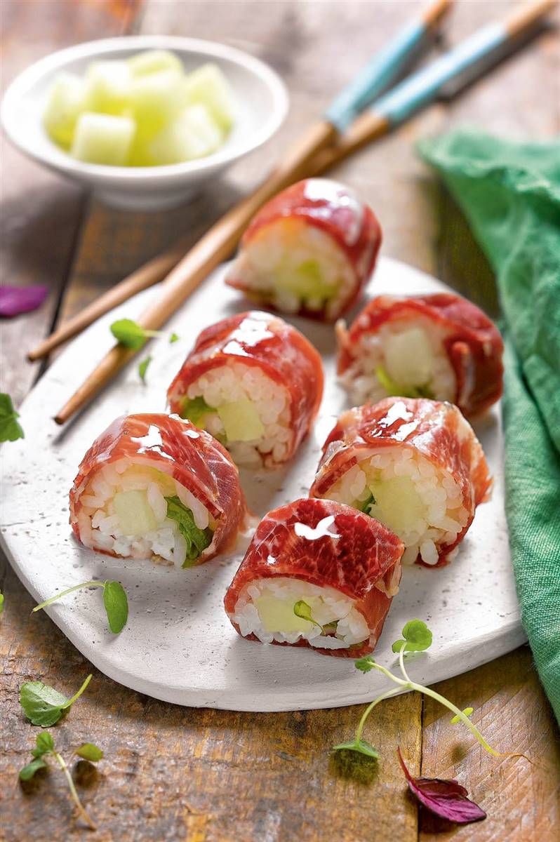 https://www.sabervivirtv.com/medio/2022/06/14/makis-de-melon-con-jamon_f6b6cc0c_798x1200.jpg