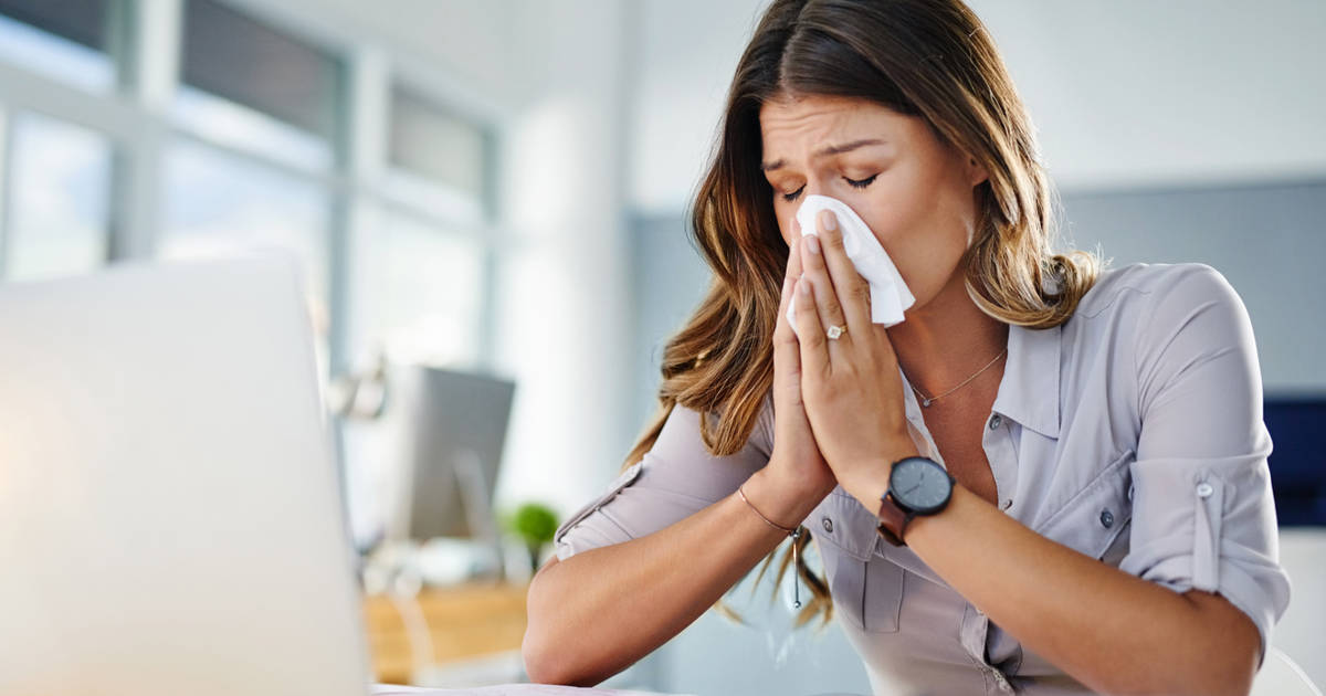 What’s the Difference Between the Flu and a Cold (And Home Remedies for Symptoms)