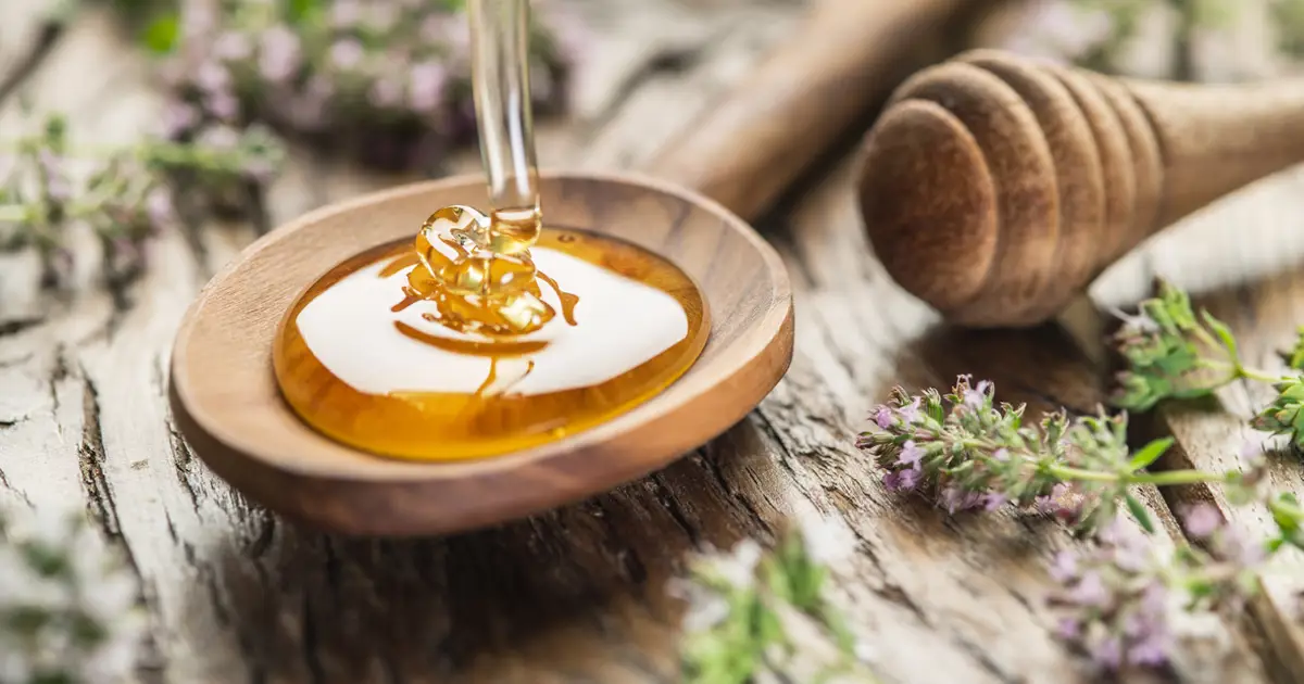 Qué es la melaza, en qué se diferencia de la miel y nueve recetas en las  que usarla